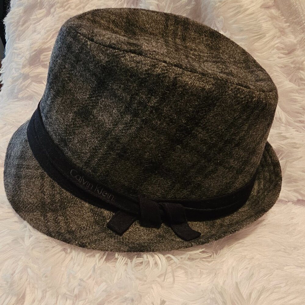 2 fedora hats